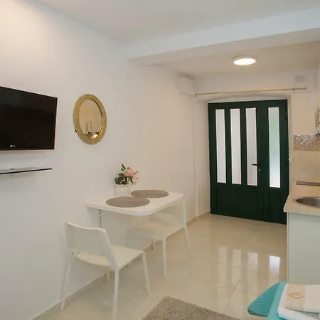 Ellie Apartmán
