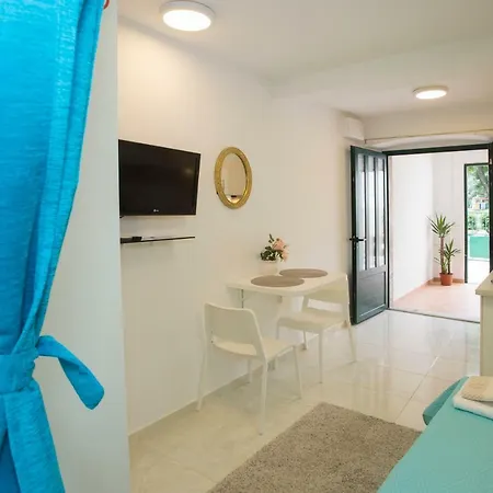 Ellie Apartman